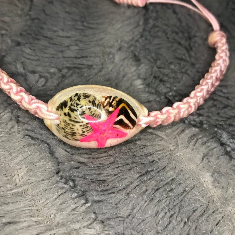 Shell Bracelet - Picture 2 of 3